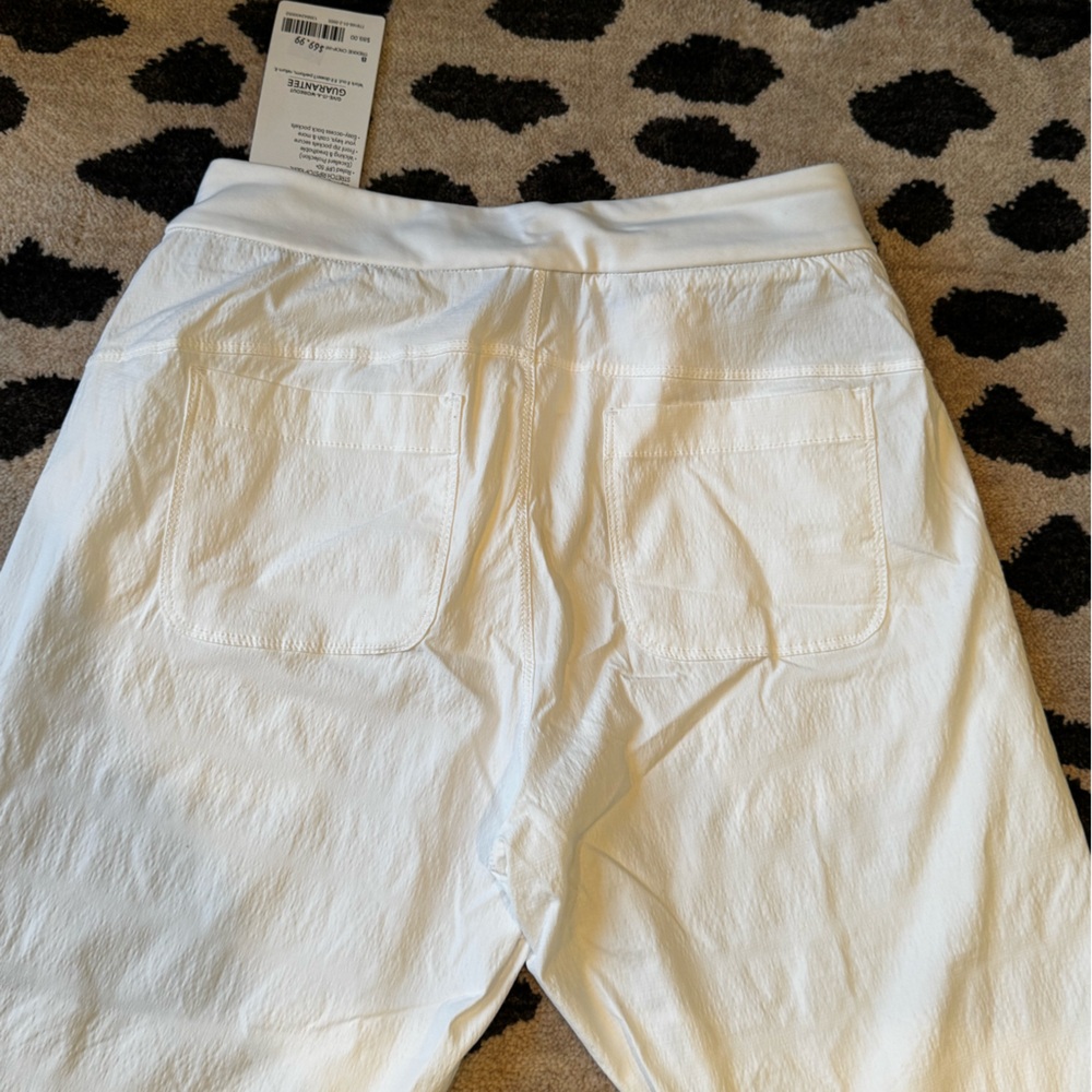 Athleta Trekkie lightweight White crops. NWT Size 8 - Picture 10 of 11